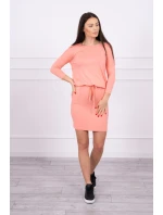 Viskózové šaty s viazaním v páse v marhuľovej farbe