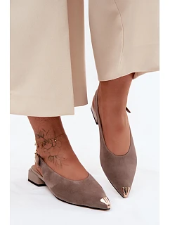 Kožené semišové dámské sandály na nízkém podpatku model 22140907 Béžové - D&A