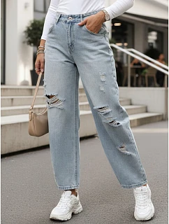 Dámske džínsy balónového strihu s odretou modrou FashionStreet UY2980