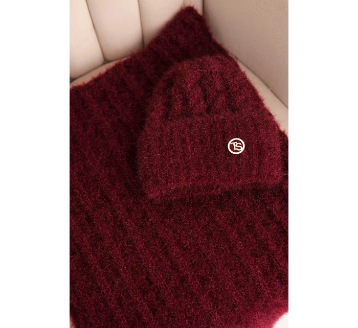 Dámska súprava čiapky a šálu s pruhom a ozdobou bordová