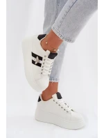 Dámské tenisky na platformě s bílým přívěskem model 21918936 - Boto