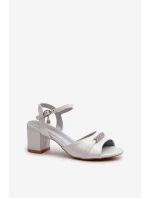 Dámské sandály z eko kůže na podpatku s ozdobami stříbrné model 21658163 - VINCEZA