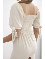 Šaty so zaväzovacími rukávmi béžové