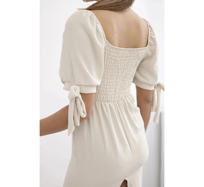 Šaty so zaväzovacími rukávmi béžové