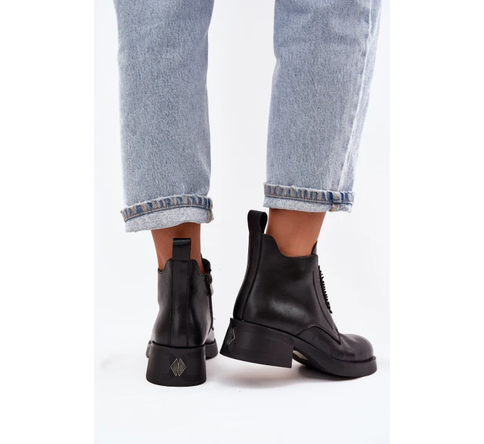 Kožené dámské kotníkové boty na klínu s ozdobou D a model 21718420 Černé - D&A