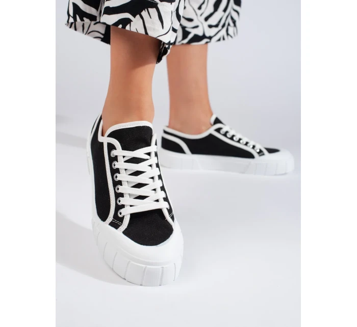 Praktické čierne tenisky pre ženy bez podpätku