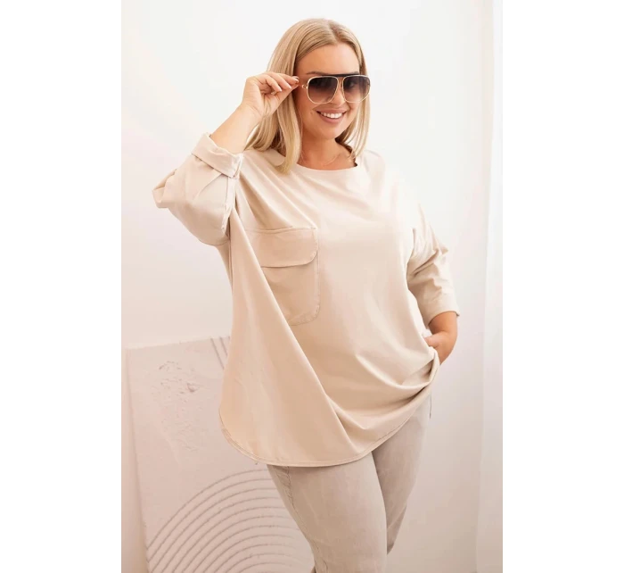 Dámská blůza Plus Size s model 21259096 kapsou a ohrnutým rukávem béžová - K-Fashion