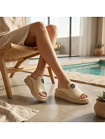Dámské kožené žabky na platformě béžové model 22158377 - FILIPPO
