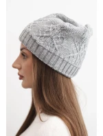 Dámská zimní čepice s vlnou a ozdobným pletením s perličkami model 21783053 světlá šedá - K-Fashion