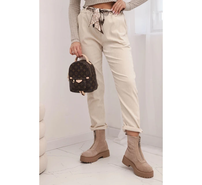 Dámské kalhoty z viskózy s model 21774715 páskem béžové - K-Fashion Dámské kalhoty z viskózy s model 21774715 páskem béžové - K-Fashion