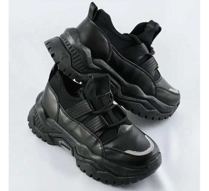 Černé šněrovací sneakersy na platformě model 17182428 Černé šněrovací sneakersy na platformě model 17182428