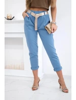 Kalhoty model 20815706 s páskem džínovina - K-Fashion