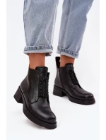 Kožené dámské kotníkové boty na klínu s ozdobou D a model 21718420 Černé - D&A