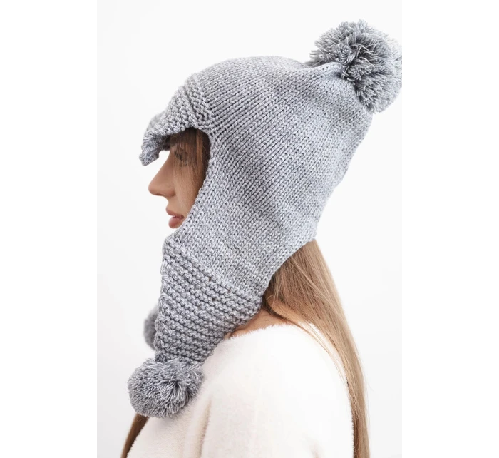 Dámska zimná čiapka s vlnou, kšiltom a bambuľkami K475 tmavosivá Dámska zimná čiapka s vlnou, kšiltom a bambuľkami K475 tmavosivá