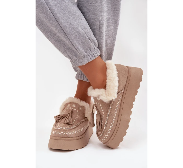 Dámské sněhule na platformě s kožíškem a třásněmi béžové model 21744639 - Boto Dámské sněhule na platformě s kožíškem a třásněmi béžové model 21744639 - Boto