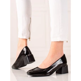 Zaujímavé čierne dámske lodičky na širokom podpätku