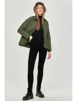 Tenká zelená dámska bunda s ozdobným prešívaním (JIN226) Tenká zelená dámska bunda s ozdobným prešívaním (JIN226)