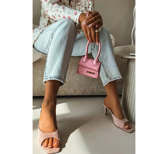 Žabky na podpätku model 226525 Krok vo veľkom štýle Žabky na podpätku model 226525 Krok vo veľkom štýle