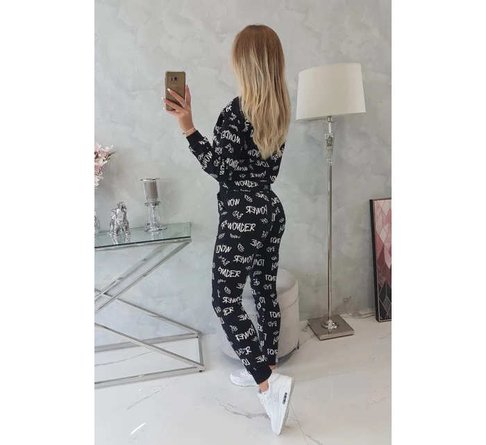 Sada s černými nápisy