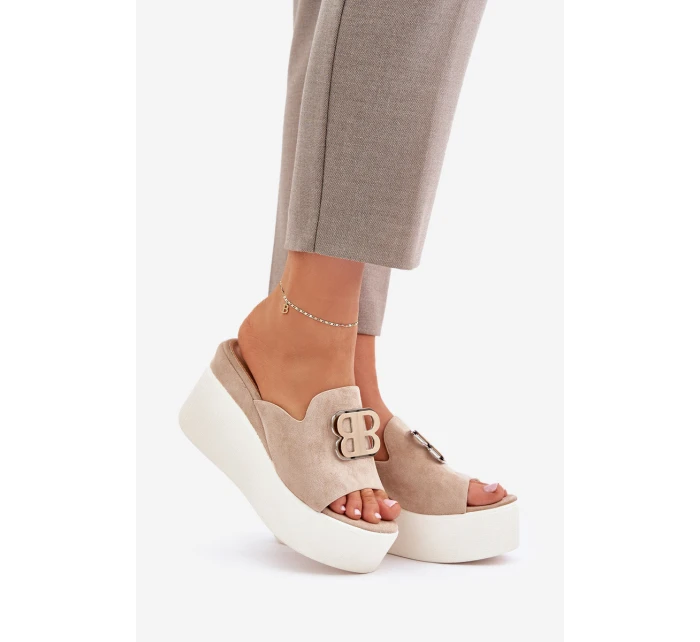 Klapki Na Platformie I Koturnie Z Ozdobą Beżowe Tanonea