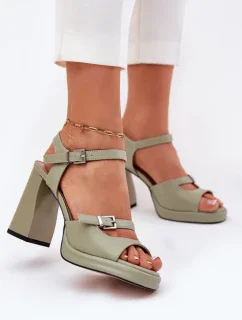 Sandále na podpätku model 212825 Krok vo veľkom štýle