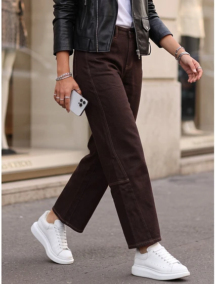 Jeansy damskie fit z wysokim stanem brązowe model 22365077 - FashionStreet Jeansy damskie fit z wysokim stanem brązowe model 22365077 - FashionStreet