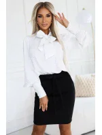 bílá dámská halenka v stylu s dlouhými rukávy, knoflíky a se stříbrným vzorem model 22124221 - numoco