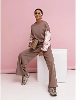 Ležérna súprava Cappuccino s rukávmi Buff a širokými nohavicami (557) Ležérna súprava Cappuccino s rukávmi Buff a širokými nohavicami (557)