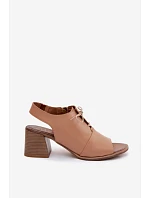 Kožené sandály na podpatku s šněrováním model 22185444 Cappuccino - Zazoo Kožené sandály na podpatku s šněrováním model 22185444 Cappuccino - Zazoo