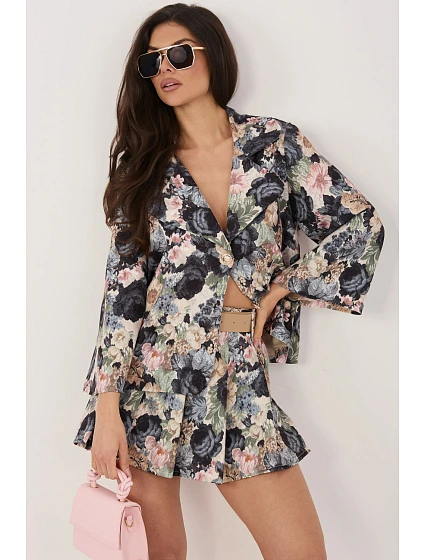 Šortky so spodnou sukňou model 226219 Taliansko Moda Šortky so spodnou sukňou model 226219 Taliansko Moda