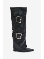 Kozačky ke kolenům na klínu s ohrnutým svrškem a sponami model 21677855 - Boto