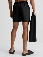 Darčekové balenie pánskych plaviek a uteráka KM0KM00849 BEH čierna - Calvin Klein Darčekové balenie pánskych plaviek a uteráka KM0KM00849 BEH čierna - Calvin Klein