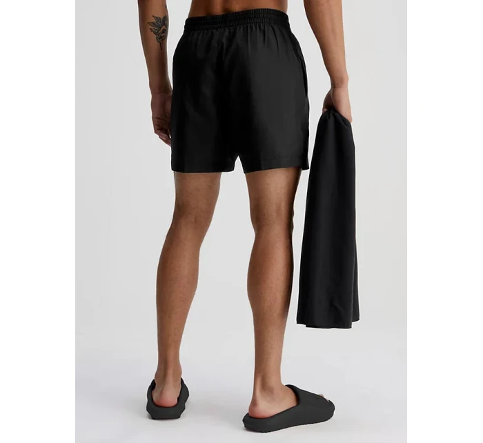 Darčekové balenie pánskych plaviek a uteráka KM0KM00849 BEH čierna - Calvin Klein Darčekové balenie pánskych plaviek a uteráka KM0KM00849 BEH čierna - Calvin Klein