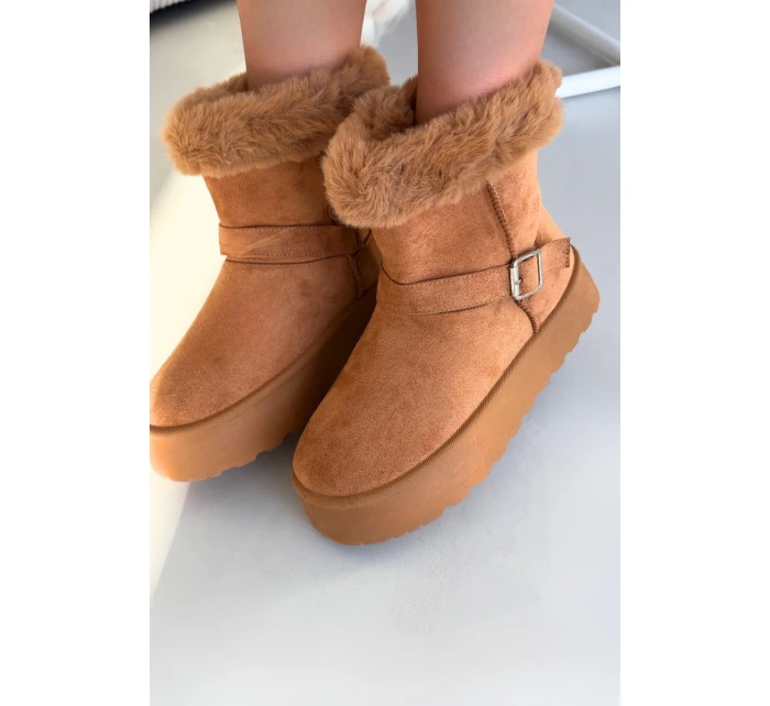 Ženské sněhule na platformě s přezkou a kožešinou Camel Jesella Ženské sněhule na platformě s přezkou a kožešinou Camel Jesella