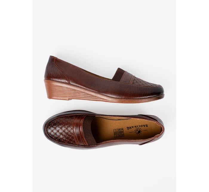 Módne dámske hnedé topánky na klinoch Módne dámske hnedé topánky na klinoch