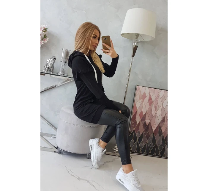 Šaty s ozdobnými volánikmi a kapucňou čiernej farby Šaty s ozdobnými volánikmi a kapucňou čiernej farby