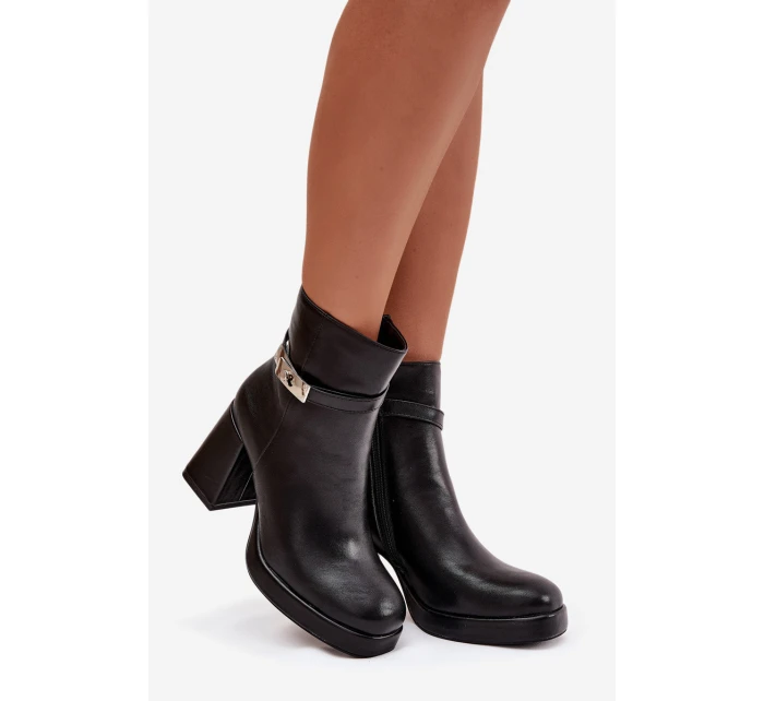 Zateplené dámské kotníkové boty na podpatku s ozdobnou páskou černé Giordina Zateplené dámské kotníkové boty na podpatku s ozdobnou páskou černé Giordina