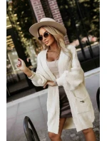 628-1 Módny oversize sveter s ozdobnou brošňou a praktickými vreckami - béžový 628-1 Módny oversize sveter s ozdobnou brošňou a praktickými vreckami - béžový