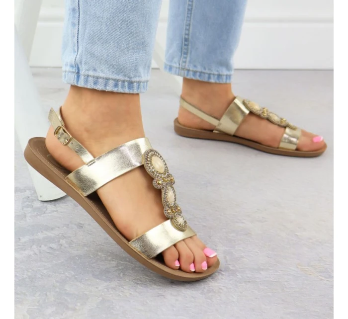 Dámské ploché sandály se zlatou ozdobou model 21905013 - FILIPPO