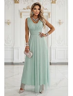 Dlouhé maxi šaty s a hlubokým výstřihem pistáciová barva model 22082632 - numoco basic Dlouhé maxi šaty s a hlubokým výstřihem pistáciová barva model 22082632 - numoco basic