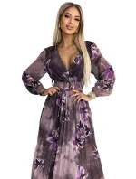 520-1 Plisované šifónové dlhé šaty s výstrihom, dlhými rukávmi a širokým opaskom - fialové veľké kvety 520-1 Plisované šifónové dlhé šaty s výstrihom, dlhými rukávmi a širokým opaskom - fialové veľké kvety