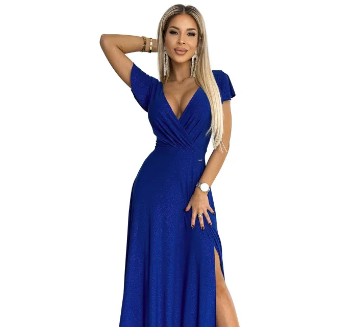 CRYSTAL Dlouhé lesklé dámské šaty v chrpové barvě s výstřihem model 19373540 - numoco CRYSTAL Dlouhé lesklé dámské šaty v chrpové barvě s výstřihem model 19373540 - numoco