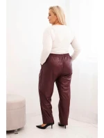 Dámské kalhoty Plus Size z ekokůže s vysokým pasem a gumou v pase bordové Dámské kalhoty Plus Size z ekokůže s vysokým pasem a gumou v pase bordové