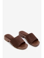 Dámske papuče na nízkom podpätku so zlatými prackami chocolate Girella