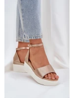 Lekkie Sandały Na Platformie I Delikatnym Koturnie Złote Gillifia Lekkie Sandały Na Platformie I Delikatnym Koturnie Złote Gillifia