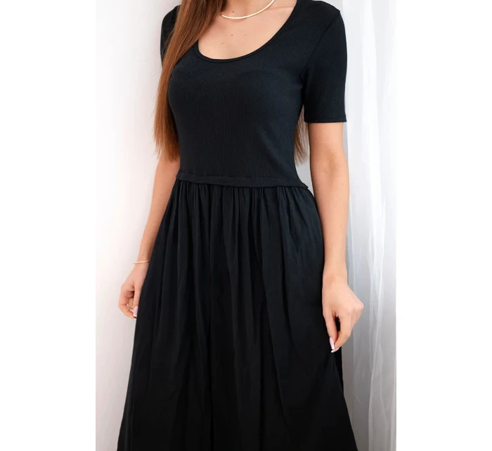 Dámske bavlnené midi šaty s krátkymi rukávmi a rozšírenou spodnou časťou čierne