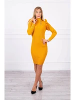 Priliehavé svetrové šaty s gombíkmi horčicovej farby