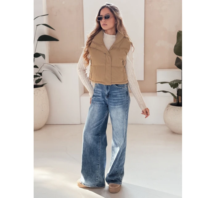 Dámská prošívaná tmavě béžová vesta Dstreet model 21991832 - FashionStreet Dámská prošívaná tmavě béžová vesta Dstreet model 21991832 - FashionStreet