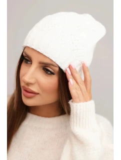 Dámská zimní čepice z vlny a s geometrickým vzorem model 21753195 bílá - K-Fashion