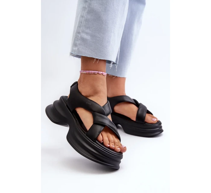 Dámske kožené sandále na robustnej podrážke čiernej farby GOE Dámske kožené sandále na robustnej podrážke čiernej farby GOE